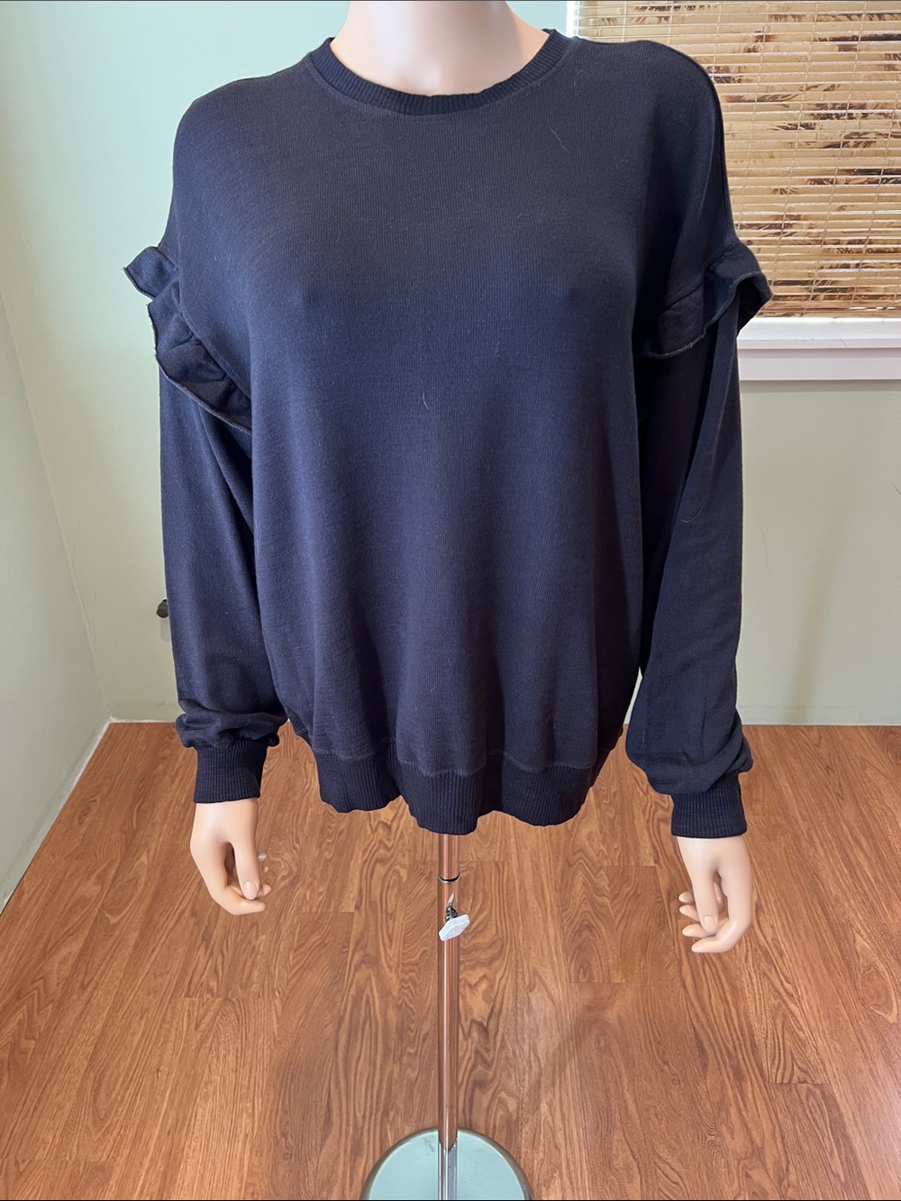 Monrow Black Ruffle-Shoulder Pullover Sweater Size L